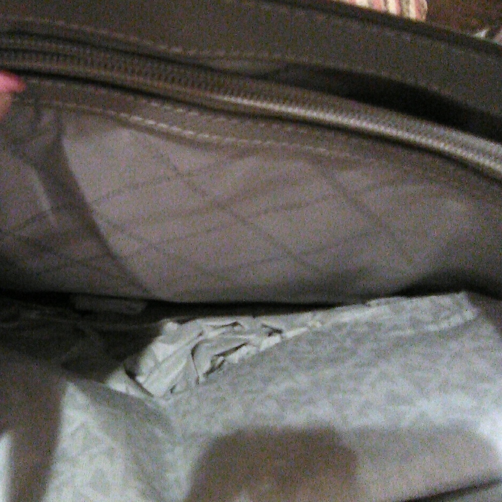 Handbag - Picture 7 of 8